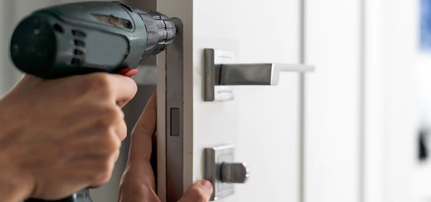 Locksmith For Lock Replacement Near Me in South Miami Heights, FL