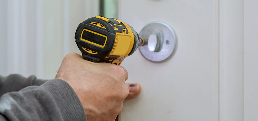 Street Locksmith For Smart Lock Repair in South Miami Heights, FL